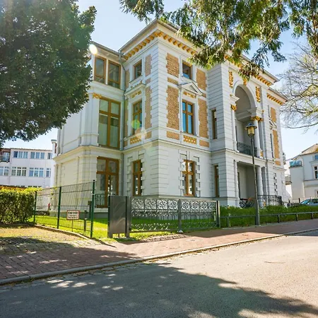 Hébergement de vacances Grosszuegige Designer- Luxuswohnung Fuer 2 Personen In Stilvoller Altbauvilla Heringsdorf (Usedom)